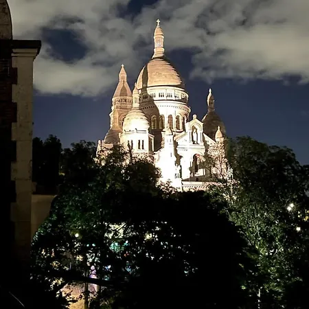 Sacre Coeur Eiffel Tower View Stylish Apartment